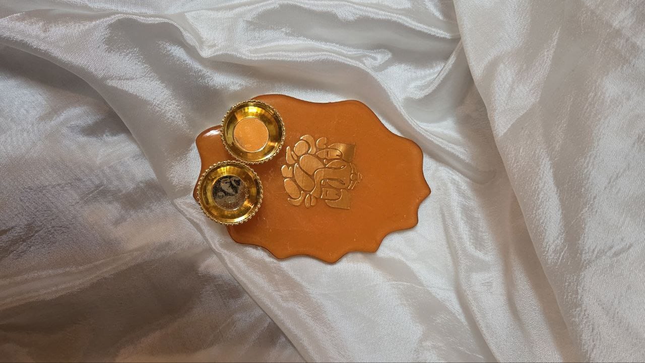 oval tilak chopra