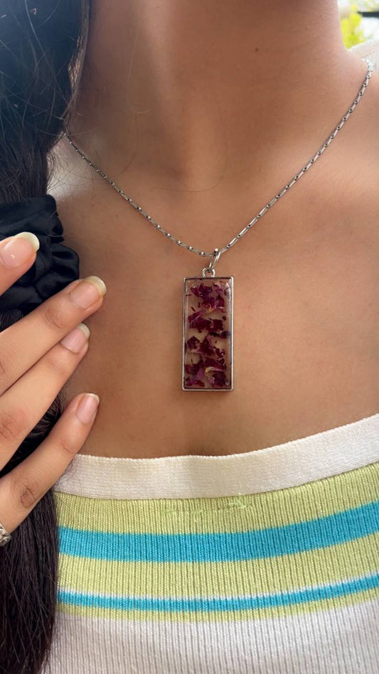 Rose preserved neckchain and earrings