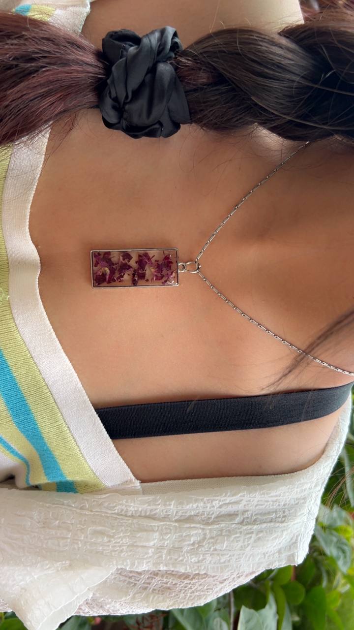 Rose preserved neckchain and earrings