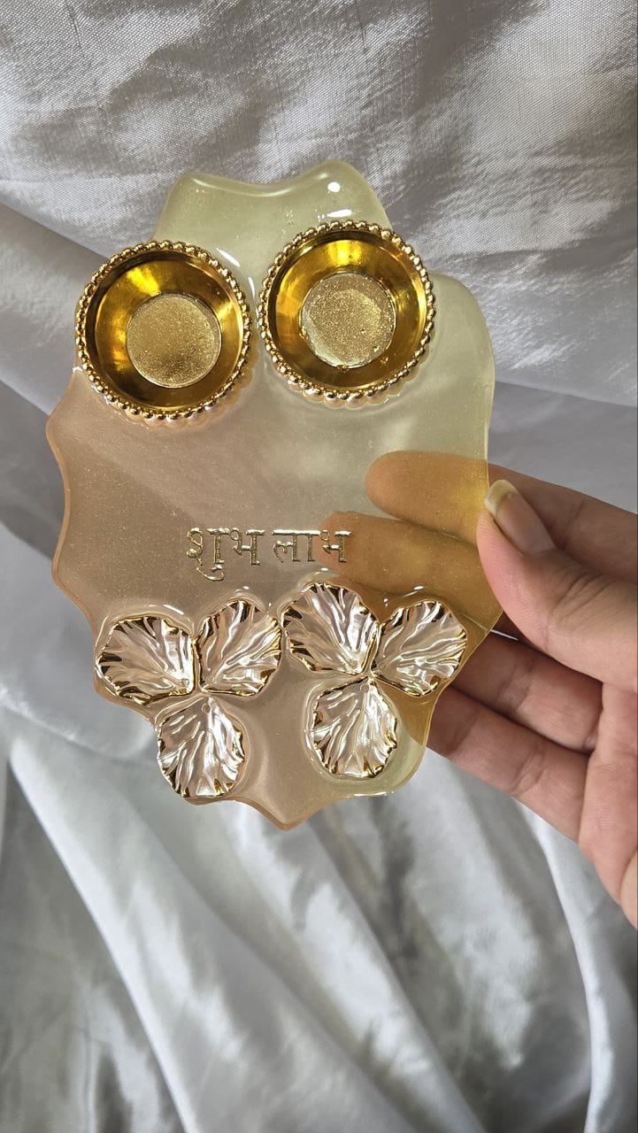 oval tilak chopra