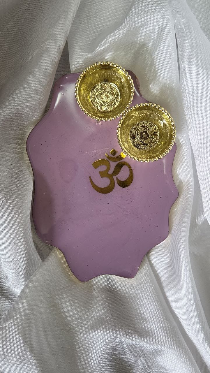 oval tilak chopra