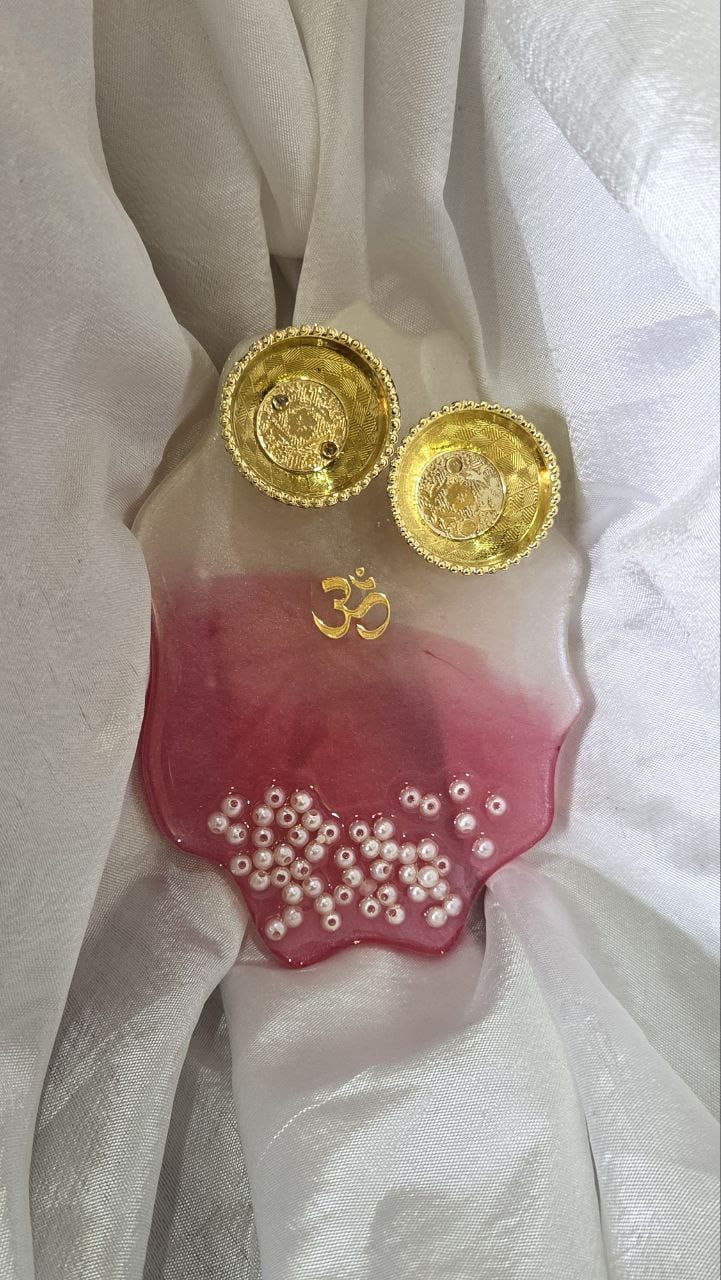oval tilak chopra