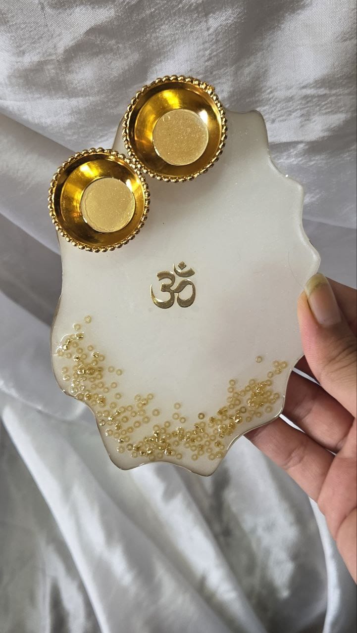 oval tilak chopra